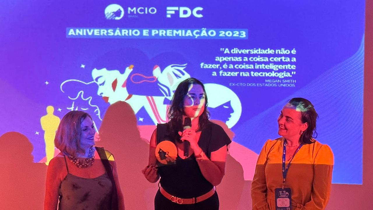 Simone Lettieri é premiada como executiva de TI do ano pelo MCIO e FDC (Fundação Dom Cabral)